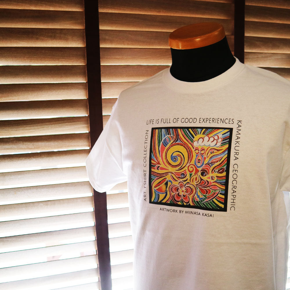 鎌T-Shirts アートセレクション Life is full of good experience / Artist : Minasa Kasai ハンドライティングアート ベルリンアーティスト
